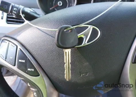 2013 Hyundai Elantra Limited из США, поврежденный, VIN 5NPDH4AE4DH196500